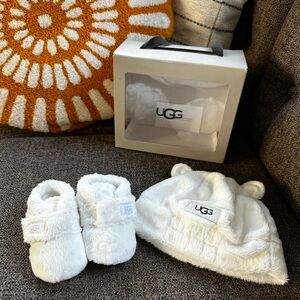 Ugg Bixbee Baby Booties and Beanie Set 0/1 Size White